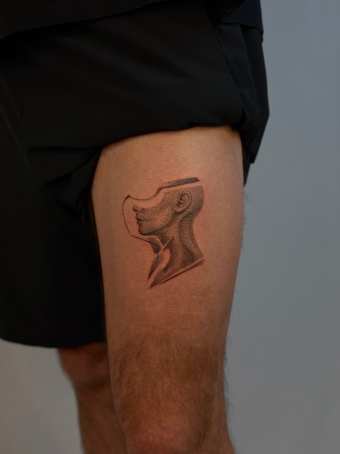 SINO Surrealismus Tattoo - Surreales Portrait Tattoo Design